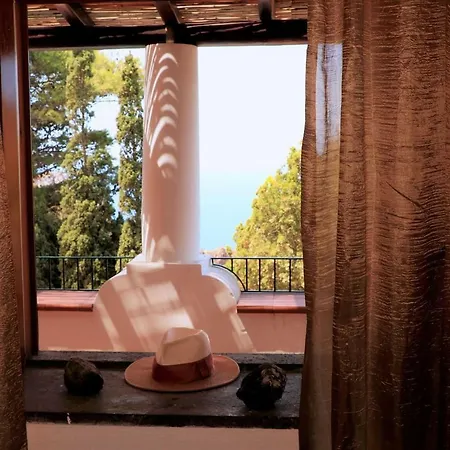 Casa Africana * Città di Lipari
